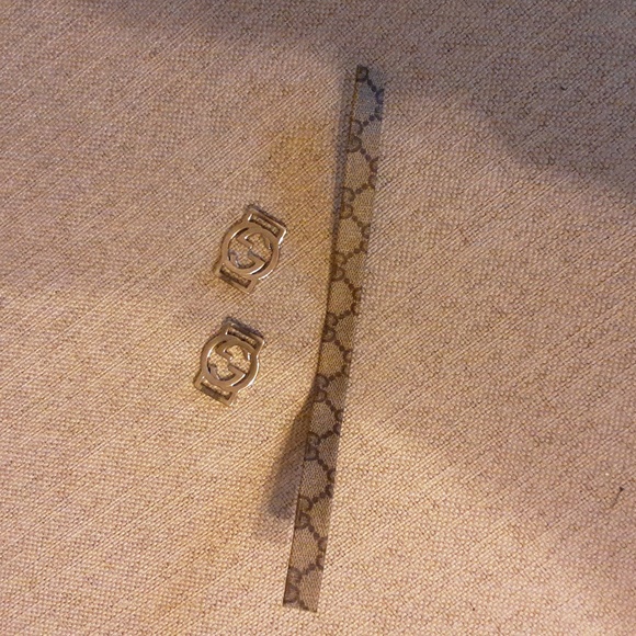 GUCCI logos w straps + Gucci Keychain repurporse from Gucci bag Firm price - Picture 9 of 16